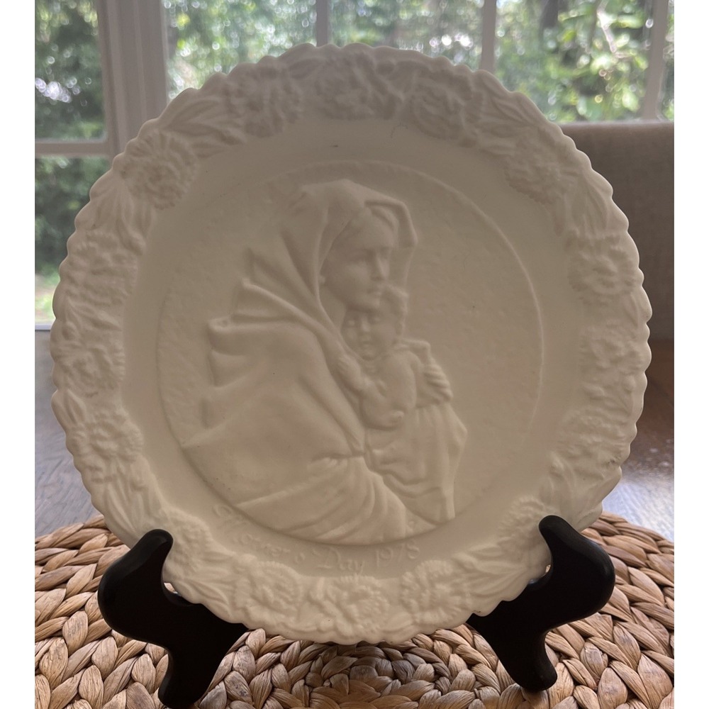 Fenton Plate Mothers Day 1978 White Collectors